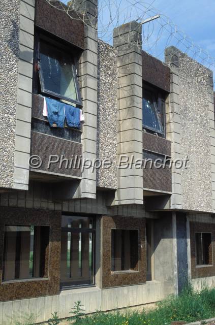 prison 22.JPG - Cellules vues de l'extérieurMAF (Maison d'Arrêt des Femmes)Fleury-Mérogis, France